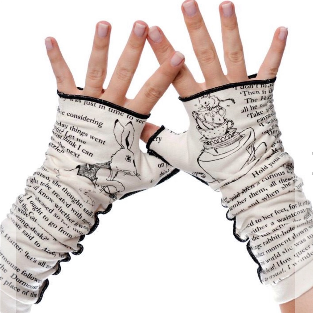 Alice in Wonderland Storiarts Gloves